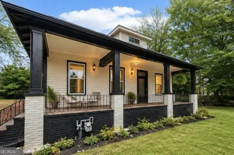 961 Log Cabin WAY