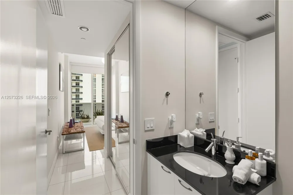 15811 Collins Ave #1702 Sunny Isles Beach, FL 33160