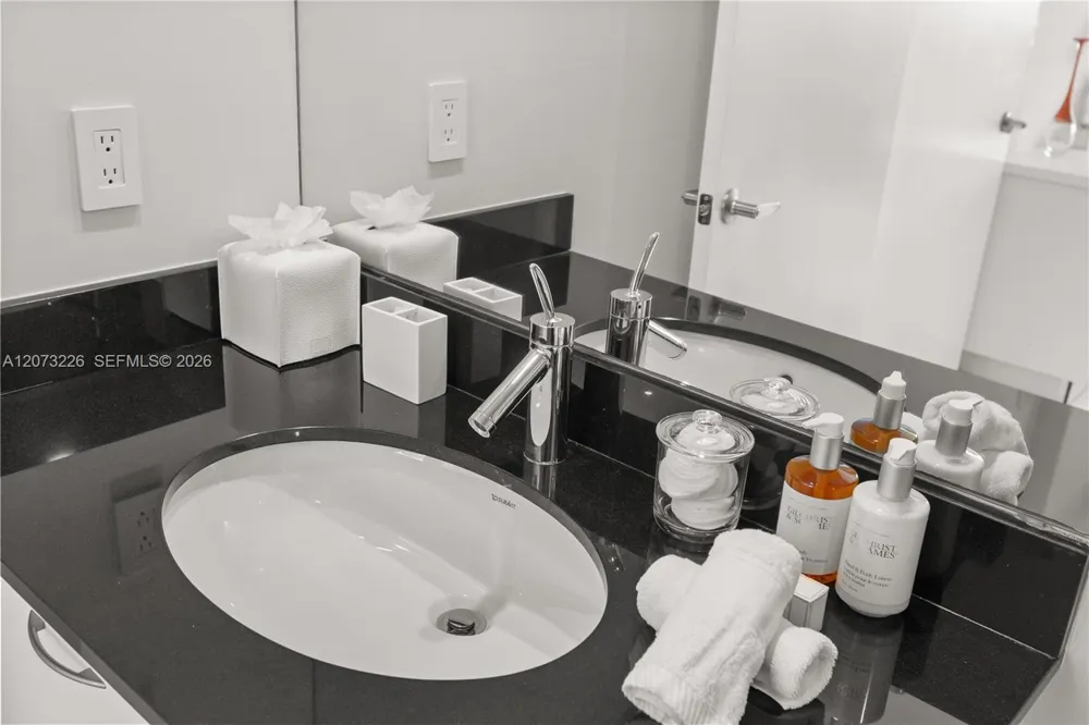15811 Collins Ave #1702 Sunny Isles Beach, FL 33160