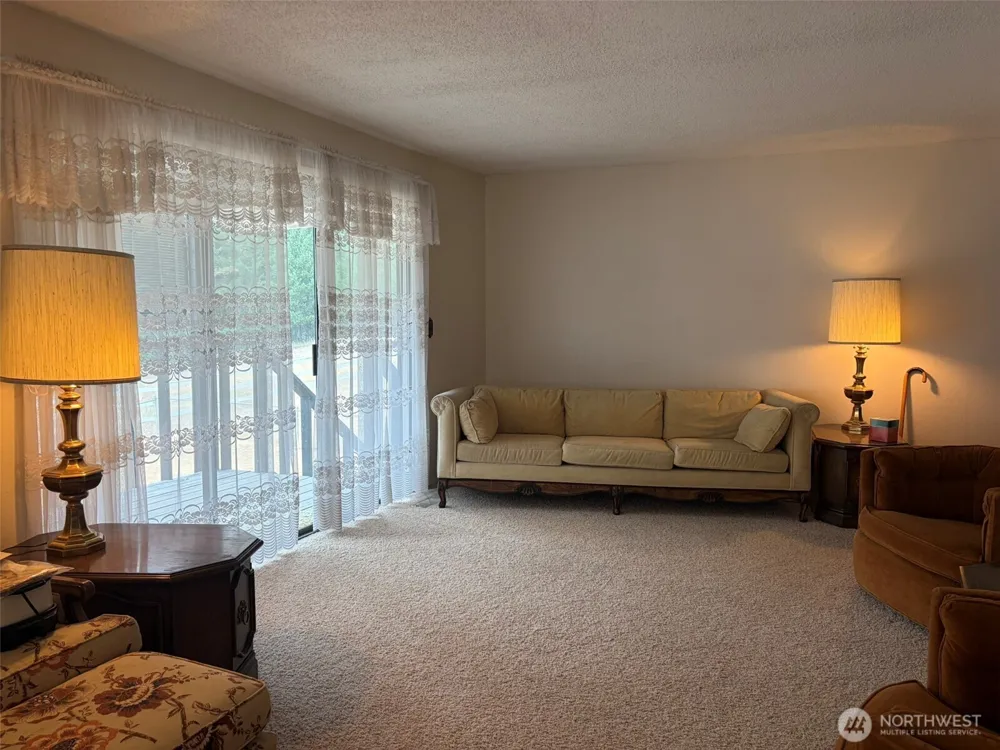 499 W 9th Street Republic, WA 99166