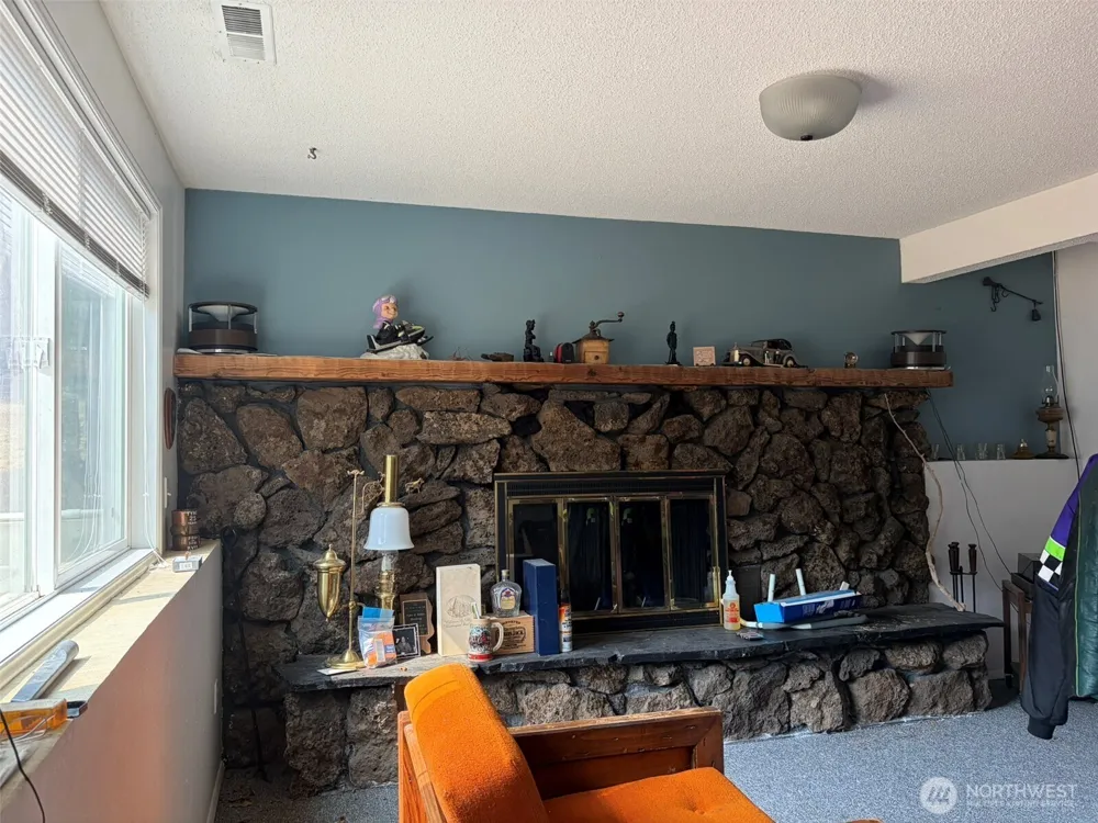 499 W 9th Street Republic, WA 99166