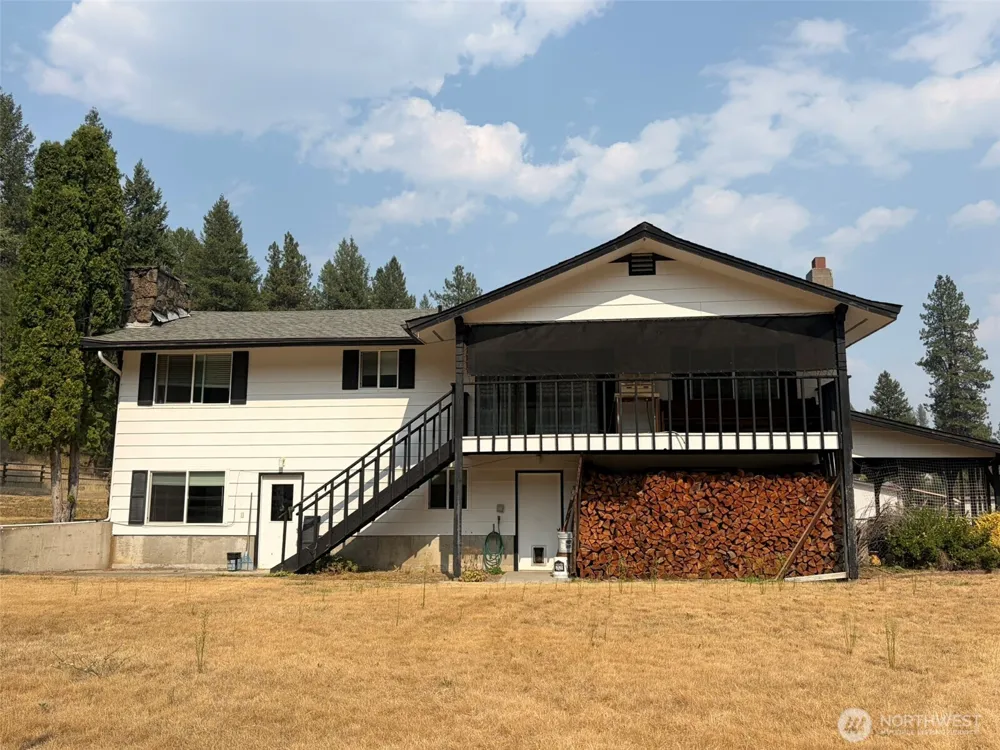 499 W 9th Street Republic, WA 99166