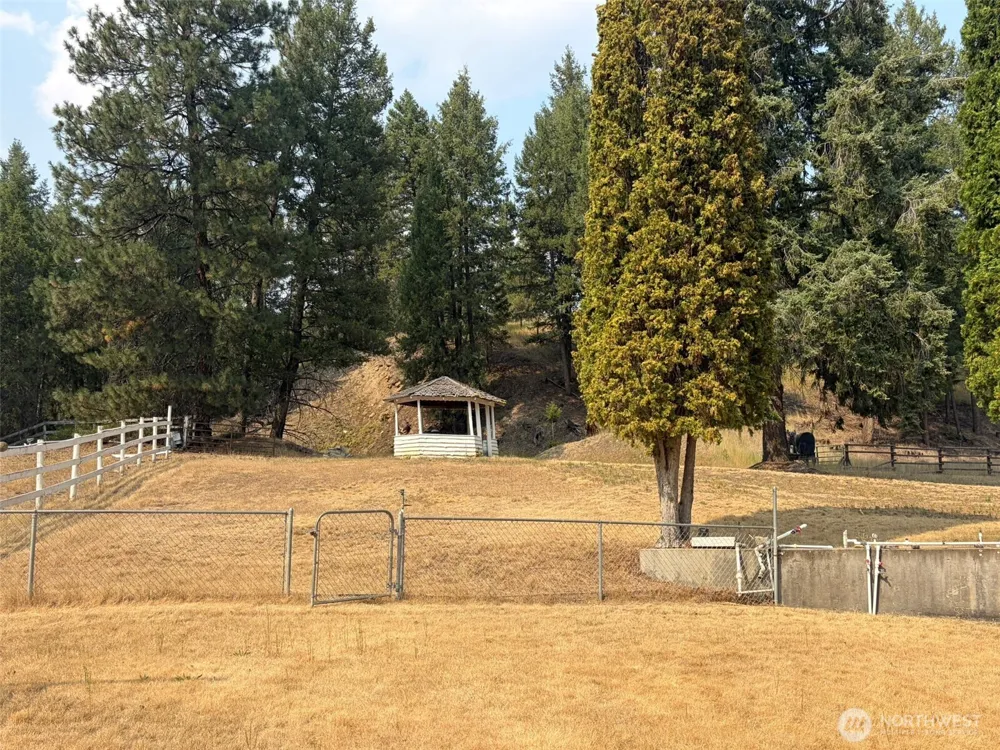 499 W 9th Street Republic, WA 99166