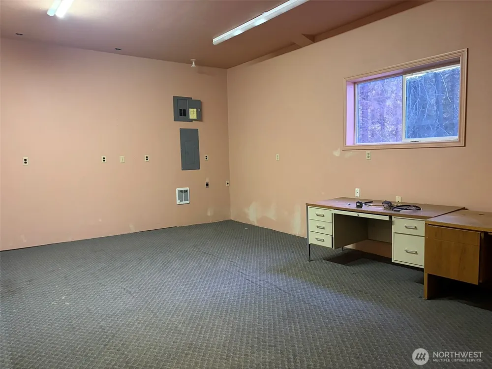 499 W 9th Street Republic, WA 99166