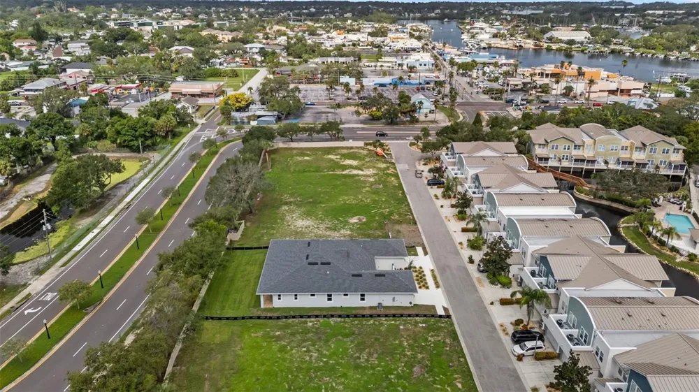 208 ATHENIAN WAY Tarpon Springs, FL 34689