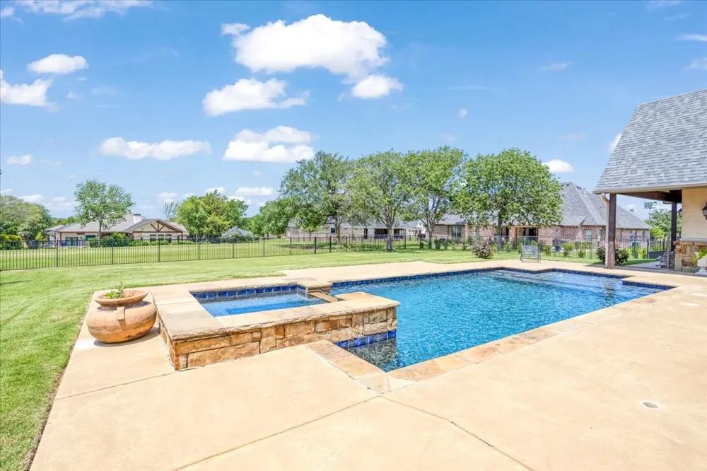 35 S Bob Jones Court Pottsboro, TX 75076