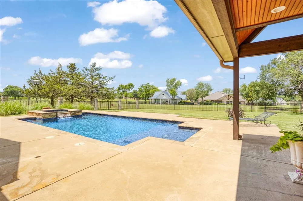 35 S Bob Jones Court Pottsboro, TX 75076
