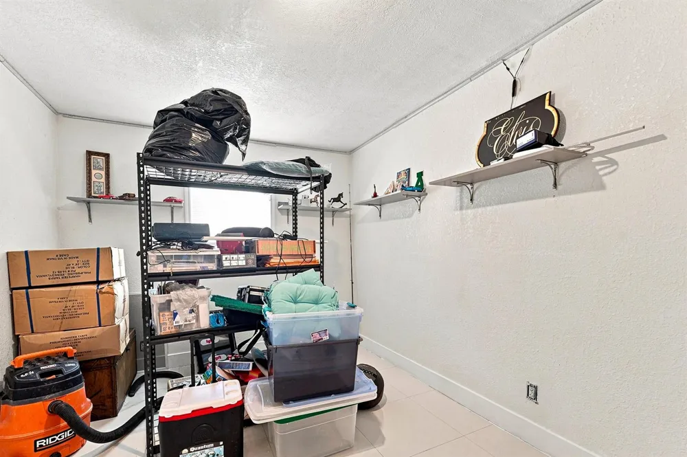 1010 Pinetree Drive Lantana, FL 33462
