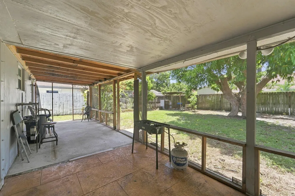 1010 Pinetree Drive Lantana, FL 33462