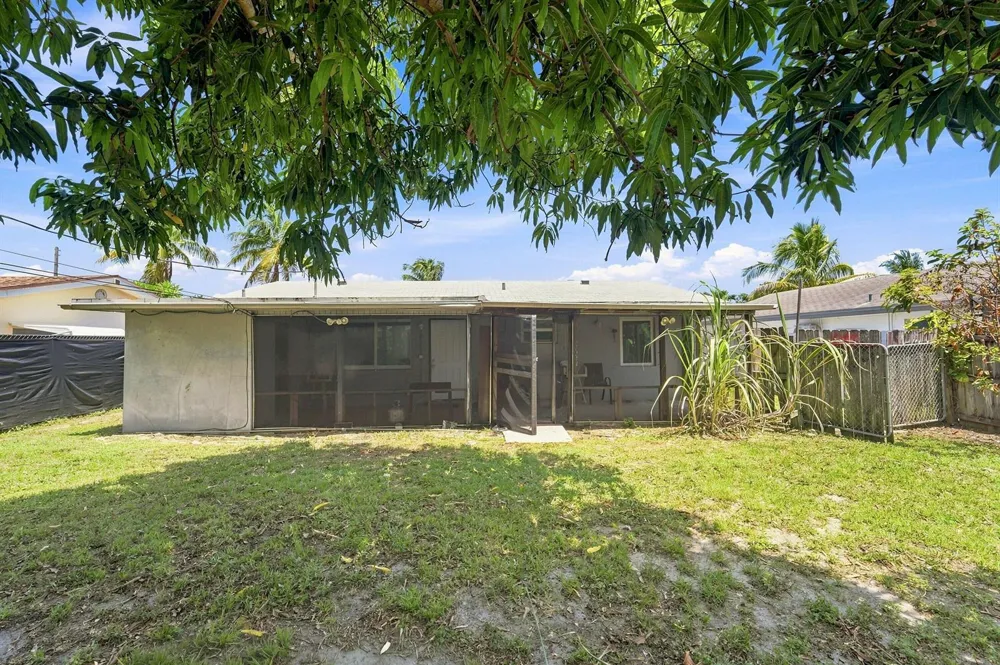 1010 Pinetree Drive Lantana, FL 33462