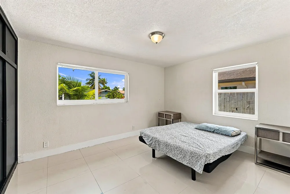 1010 Pinetree Drive Lantana, FL 33462