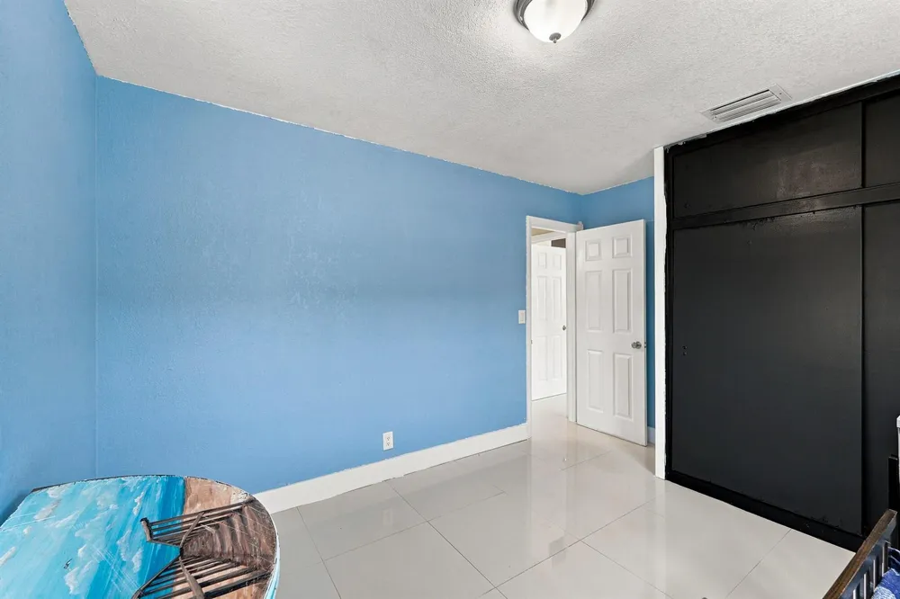1010 Pinetree Drive Lantana, FL 33462