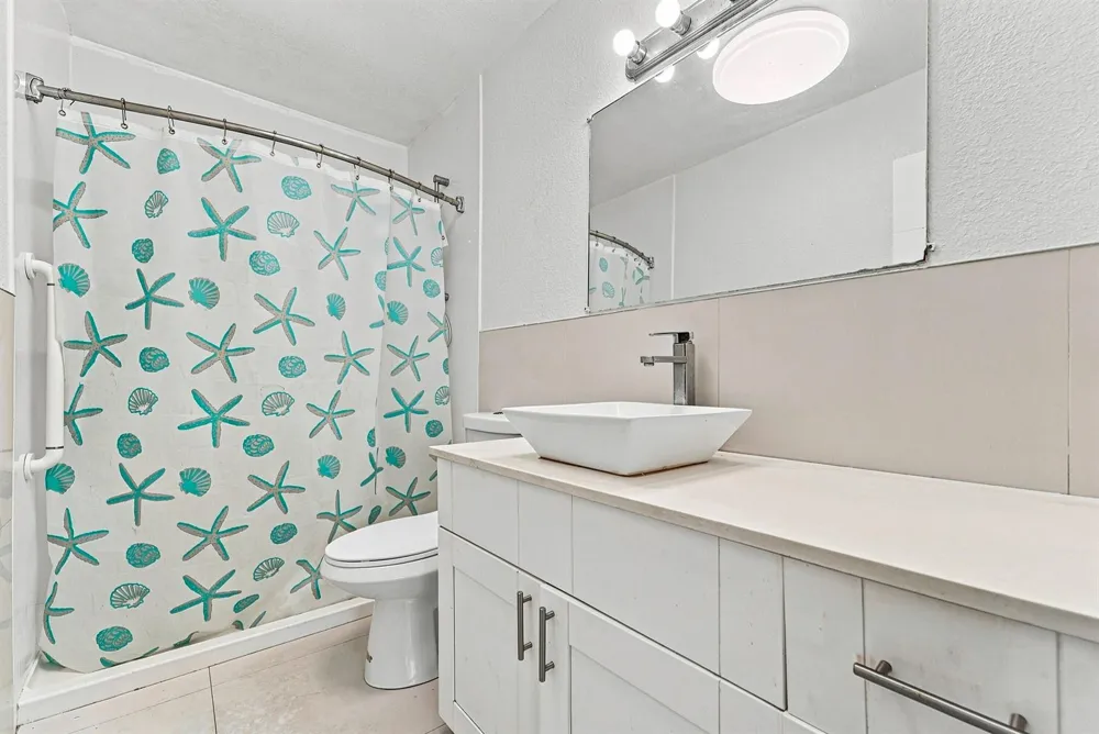1010 Pinetree Drive Lantana, FL 33462