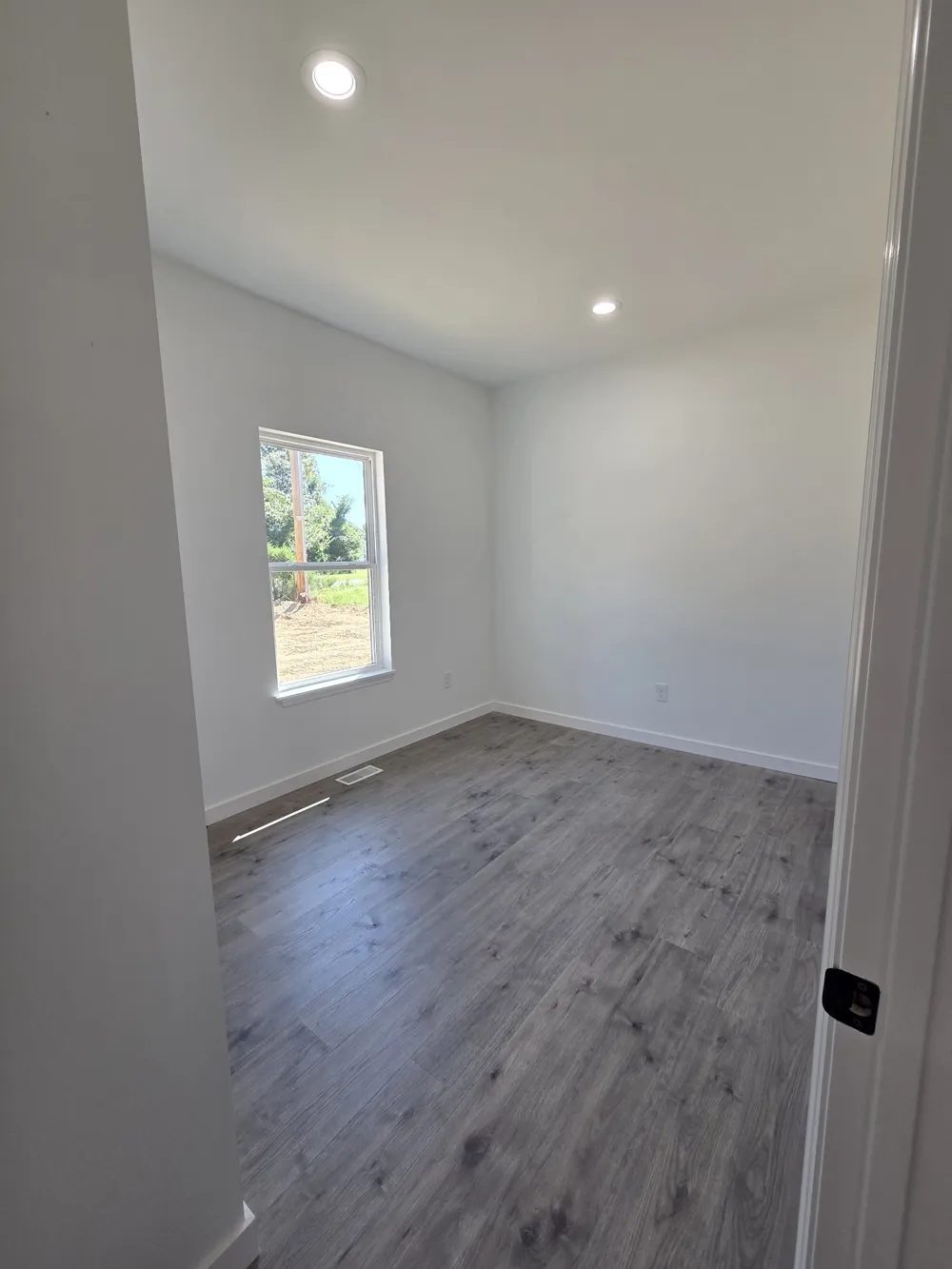 30036 Piper Road Bon Aqua, TN 37025
