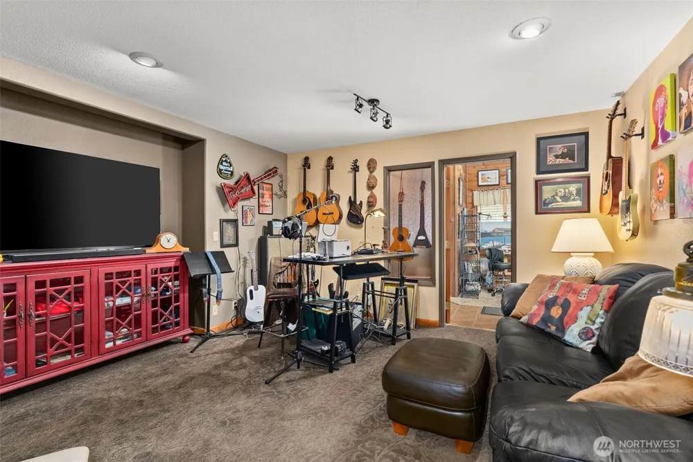 360 Wildwood Avenue SE Ocean Shores, WA 98569