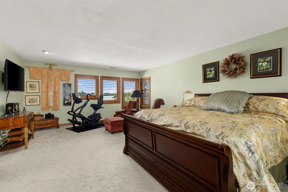 360 Wildwood Avenue SE Ocean Shores, WA 98569