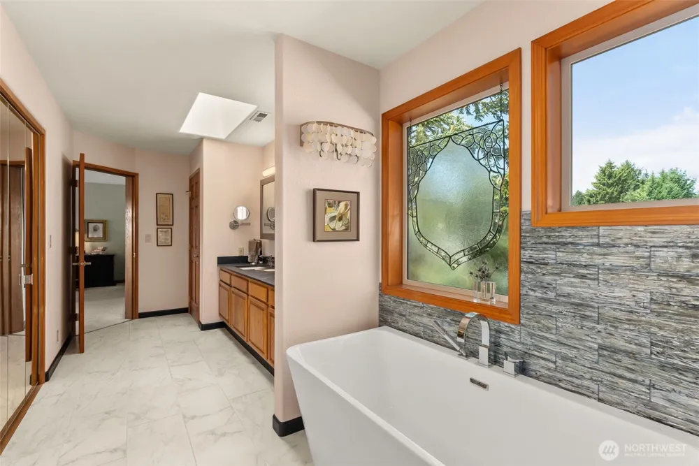360 Wildwood Avenue SE Ocean Shores, WA 98569