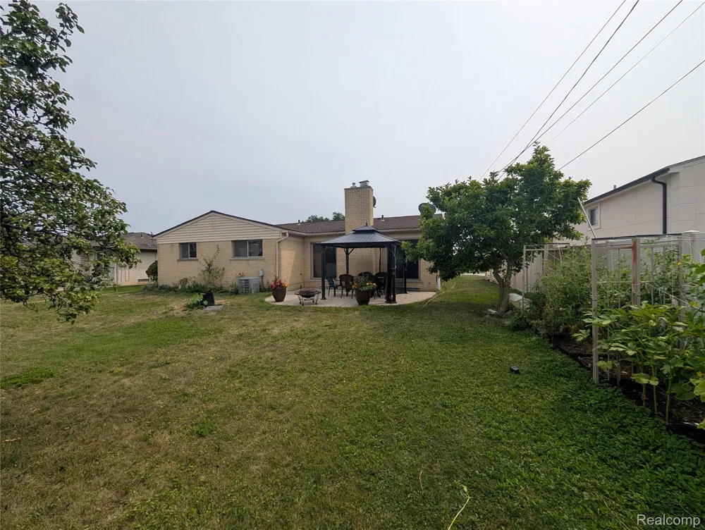 27072 Simone Street Dearborn Heights City, MI 48127