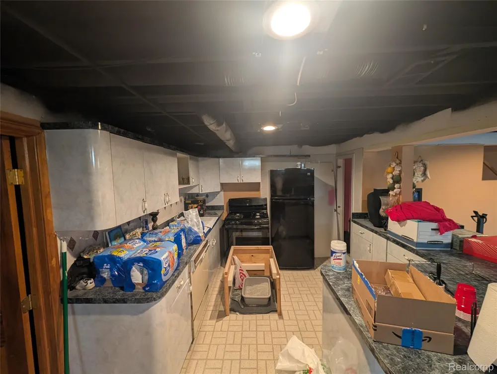 27072 Simone Street Dearborn Heights City, MI 48127
