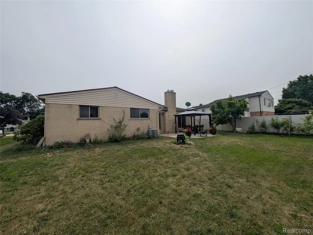 27072 Simone Street Dearborn Heights City, MI 48127