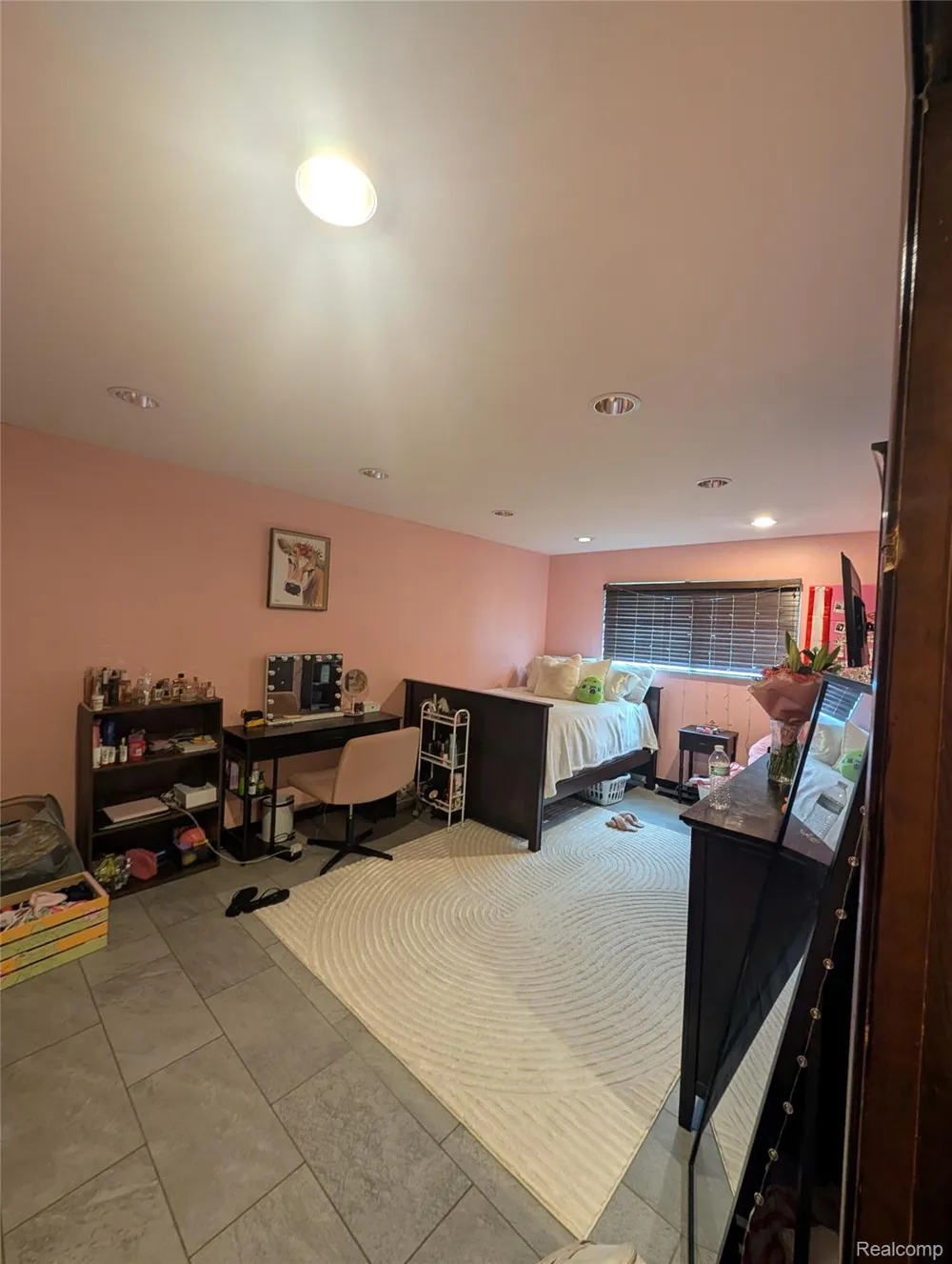 27072 Simone Street Dearborn Heights City, MI 48127