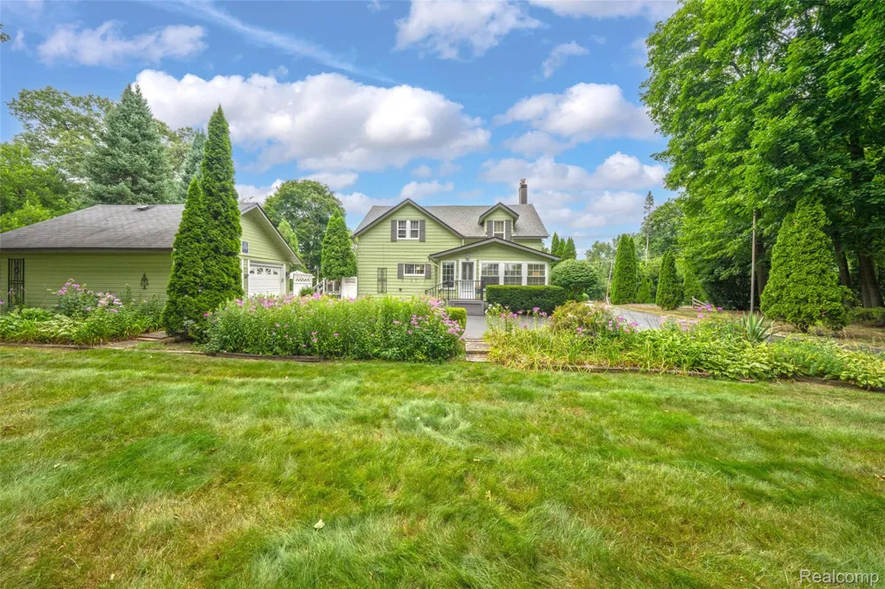 3841 Covert Road Waterford Charter Township, MI 48328