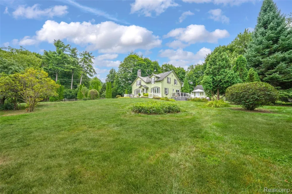 3841 Covert Road Waterford Charter Township, MI 48328
