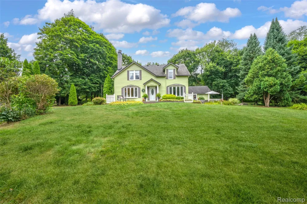 3841 Covert Road Waterford Charter Township, MI 48328