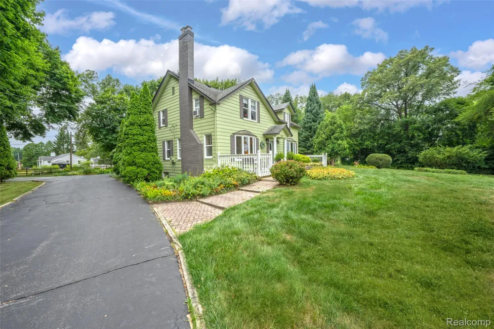 3841 Covert Road Waterford Charter Township, MI 48328