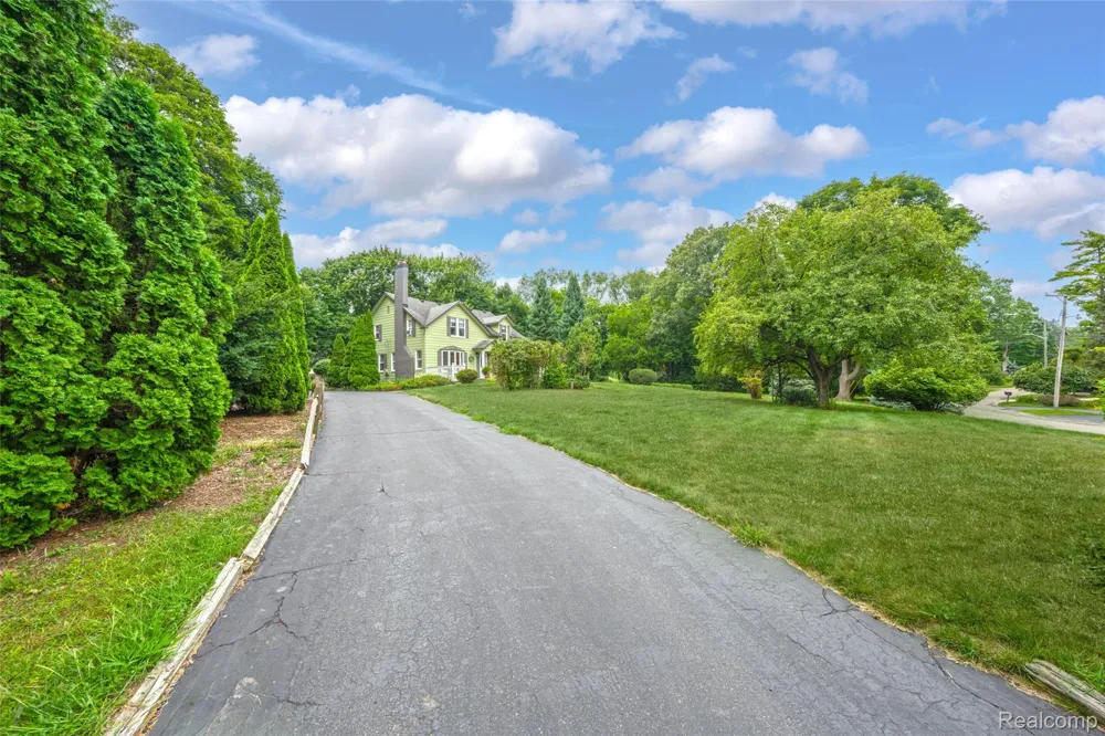 3841 Covert Road Waterford Charter Township, MI 48328