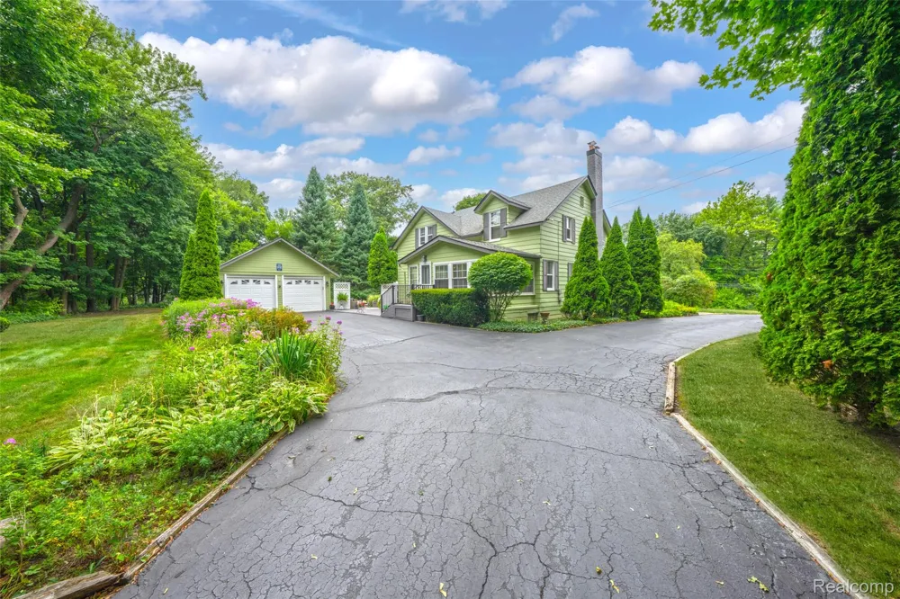 3841 Covert Road Waterford Charter Township, MI 48328