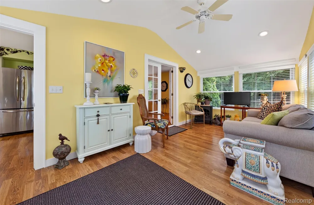3841 Covert Road Waterford Charter Township, MI 48328