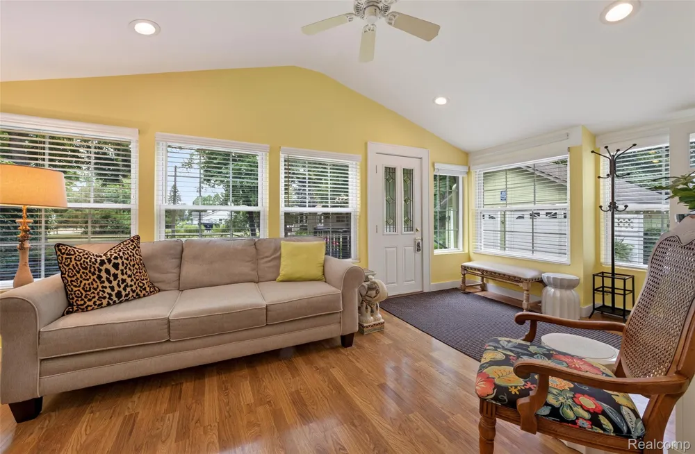 3841 Covert Road Waterford Charter Township, MI 48328