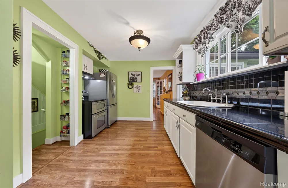 3841 Covert Road Waterford Charter Township, MI 48328