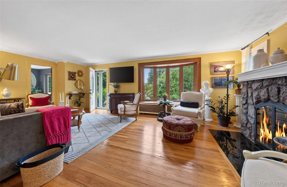 3841 Covert Road Waterford Charter Township, MI 48328