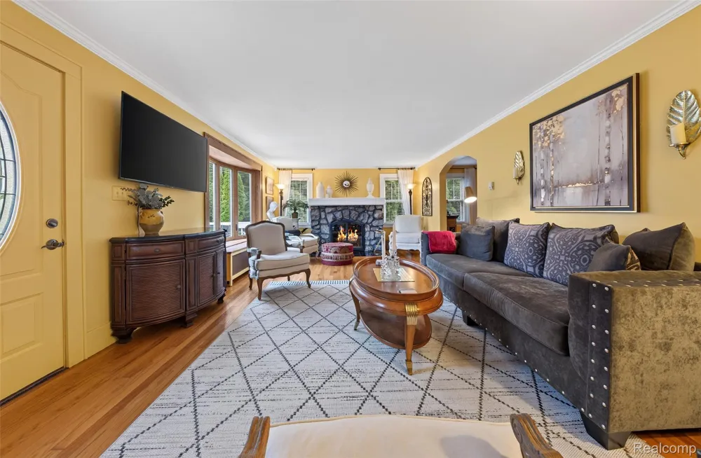 3841 Covert Road Waterford Charter Township, MI 48328