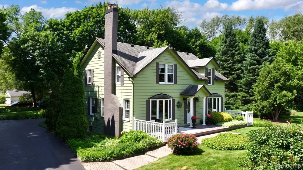 3841 Covert Road Waterford Charter Township, MI 48328