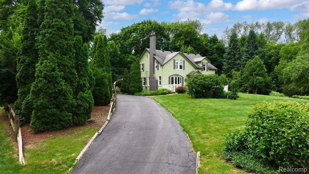 3841 Covert Road Waterford Charter Township, MI 48328