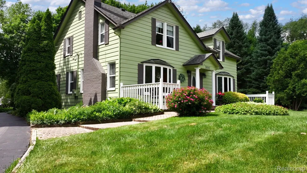 3841 Covert Road Waterford Charter Township, MI 48328