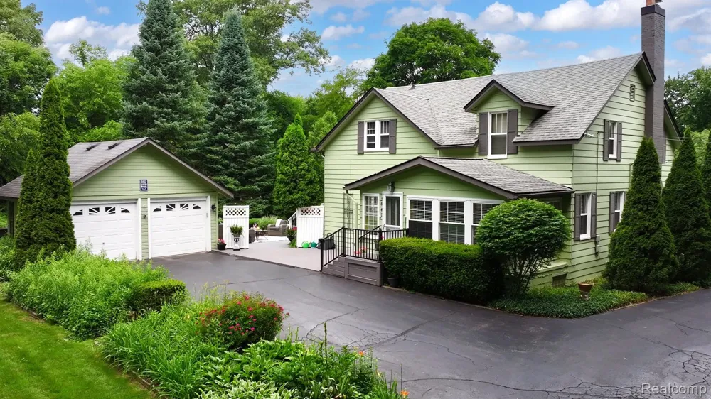 3841 Covert Road Waterford Charter Township, MI 48328