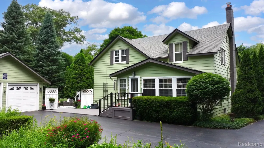 3841 Covert Road Waterford Charter Township, MI 48328