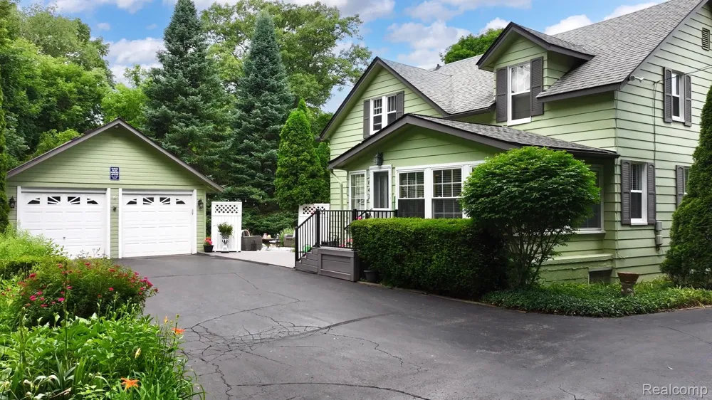 3841 Covert Road Waterford Charter Township, MI 48328