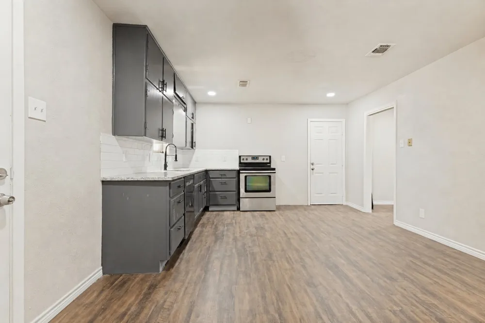 3021 Edith Lane Haltom City, TX 76117