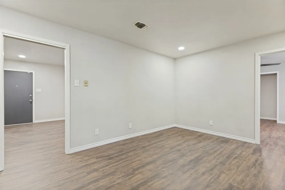3021 Edith Lane Haltom City, TX 76117