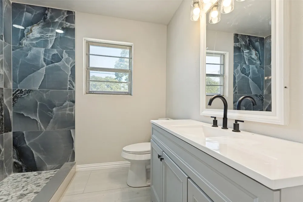 3021 Edith Lane Haltom City, TX 76117