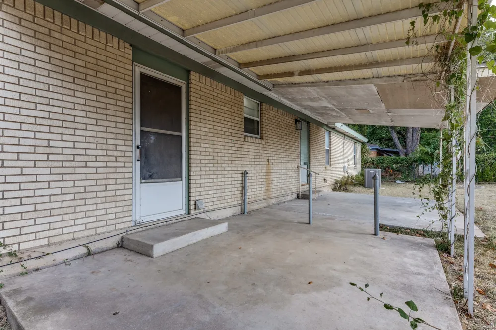 3021 Edith Lane Haltom City, TX 76117