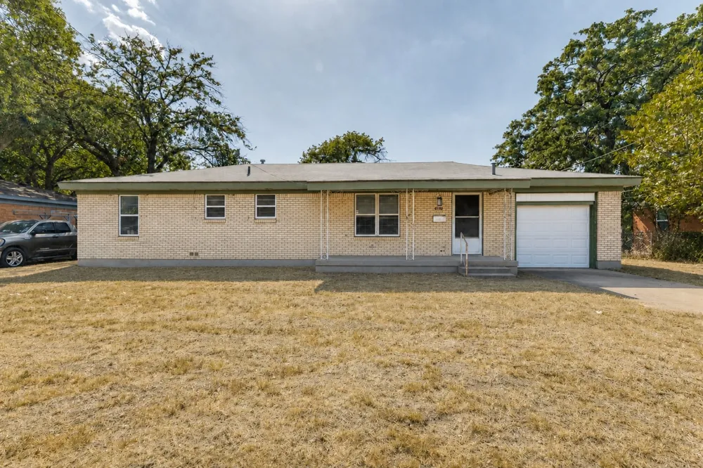 3021 Edith Lane Haltom City, TX 76117