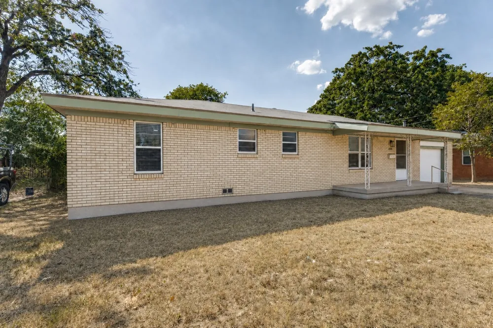 3021 Edith Lane Haltom City, TX 76117