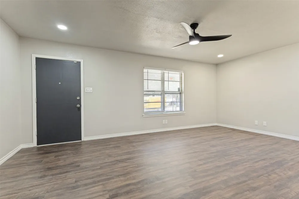 3021 Edith Lane Haltom City, TX 76117