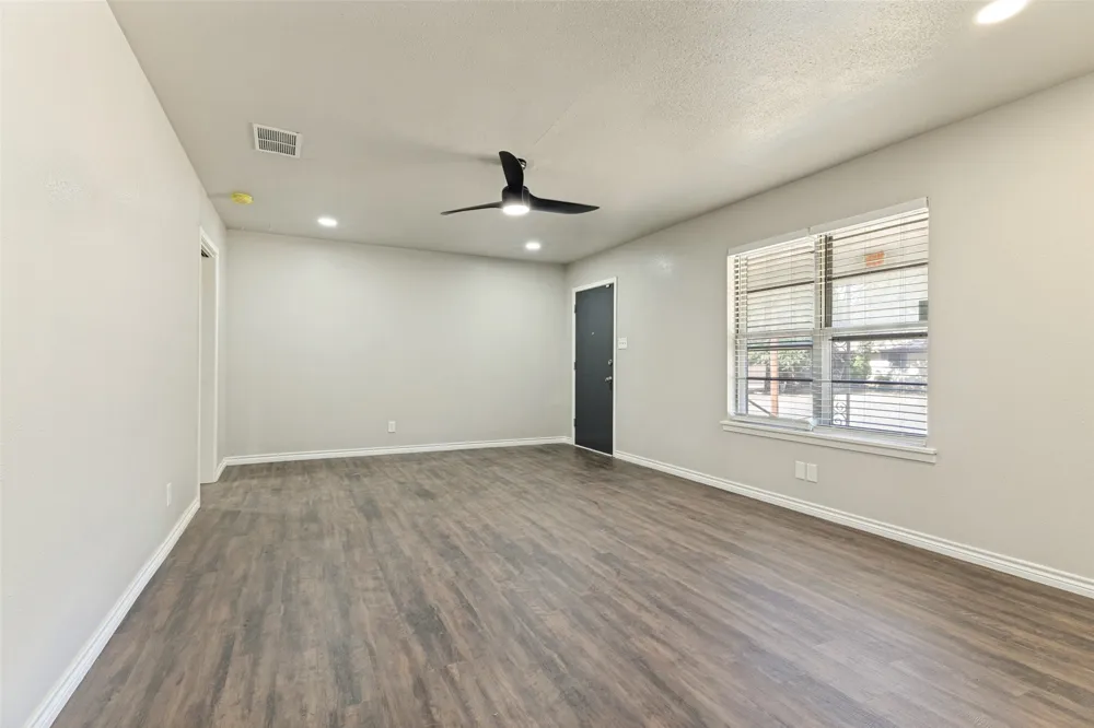 3021 Edith Lane Haltom City, TX 76117